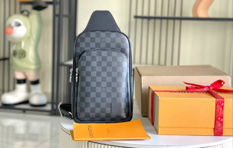 Louis Vuitton M45302 Cross-body